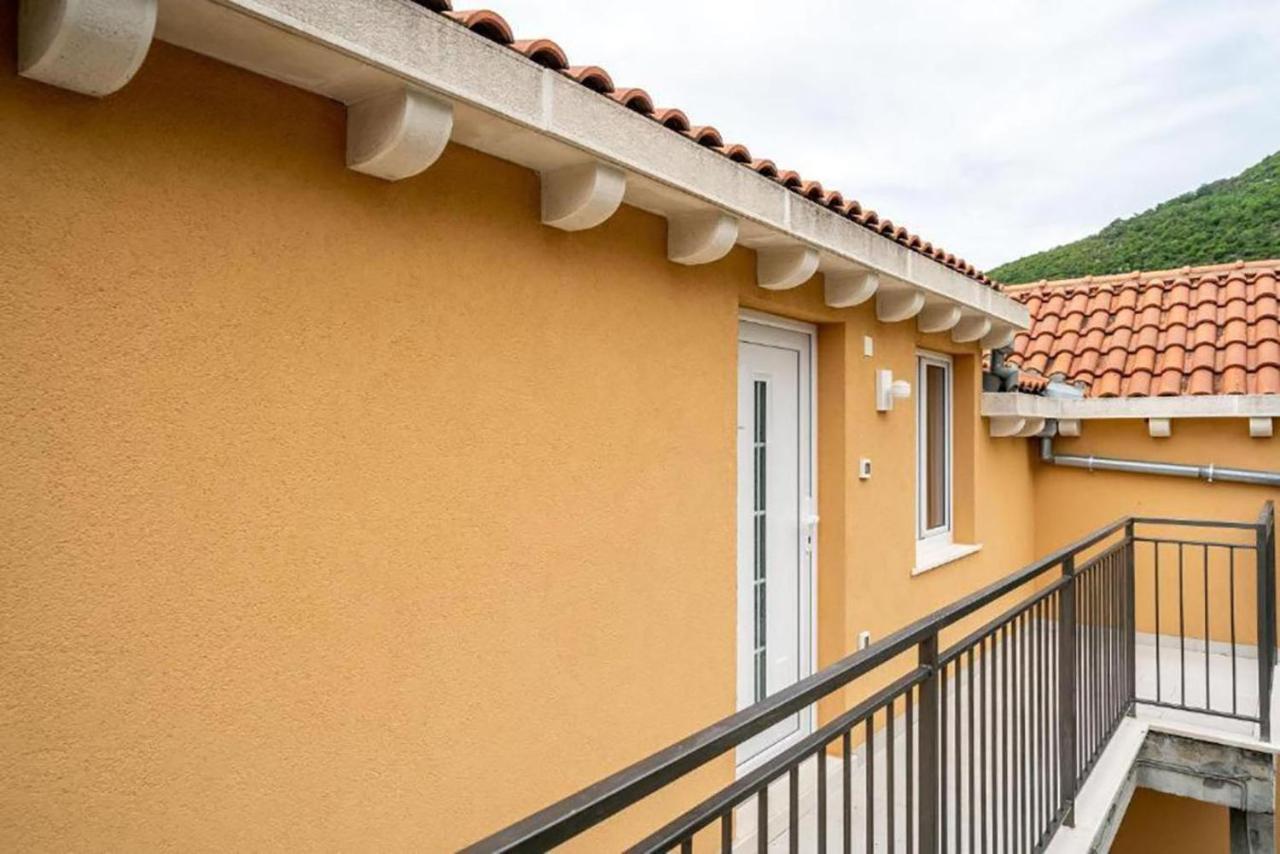 Apartment Matej Mokošica Buitenkant foto